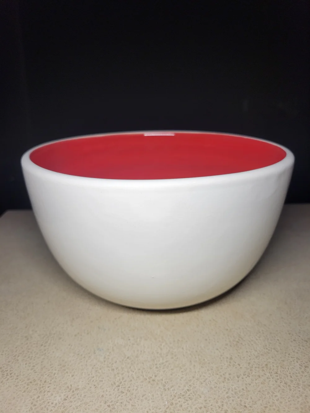 Mayfair & Jackson Two-Tone Ceramic Serving Bowl – White & Vibrant Red Interior - Picture 1 of 6